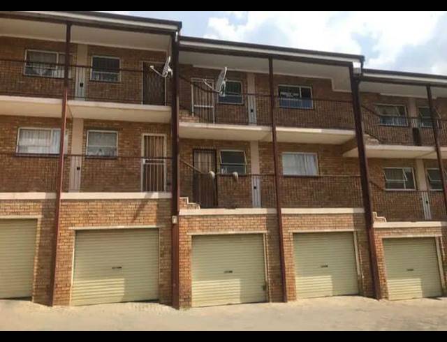 2 BEDROOM APARTMENT FOR SALE IN KEMPTON PARK CENTRAL